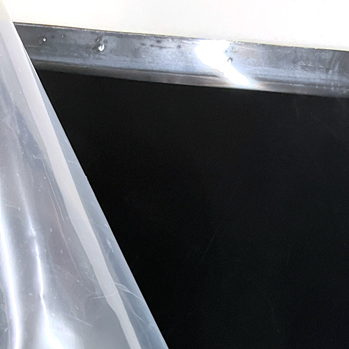 シノビ・ブラックの表面